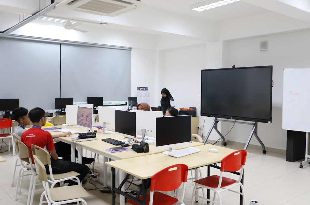 Mobile Ict Lab Best International School in KL East | KYS KL East International School